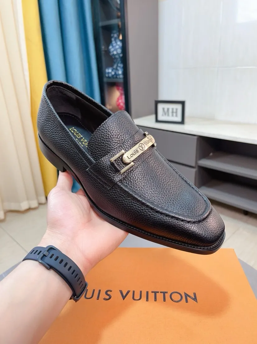 Men's men's shoes 💰500🌸🌸 [Louis Vuitton (LV)] High-end business formal leather shoes 🍀 luxurious and elegant style, both practicality and style, professional focus on details and quality, counter original 1⃣️: 1⃣️ ultra-accurate reproduction 👍🏻! Material: The upper is made of imported original calfskin➕imported Italian cowhide leather. Original anti-slip and wear-resistant outsole! Code number: 38--44 (45 customized)